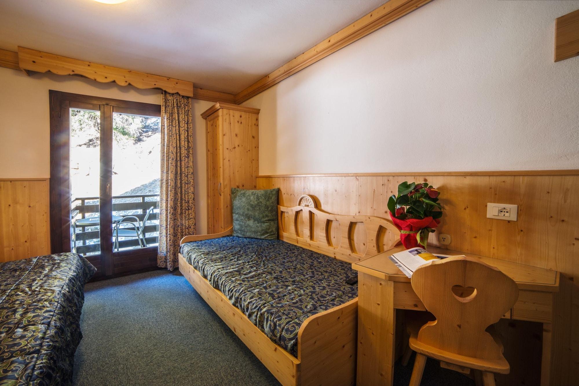 Hotel Cime D'Oro Мадонна-ди-Кампильо Экстерьер фото