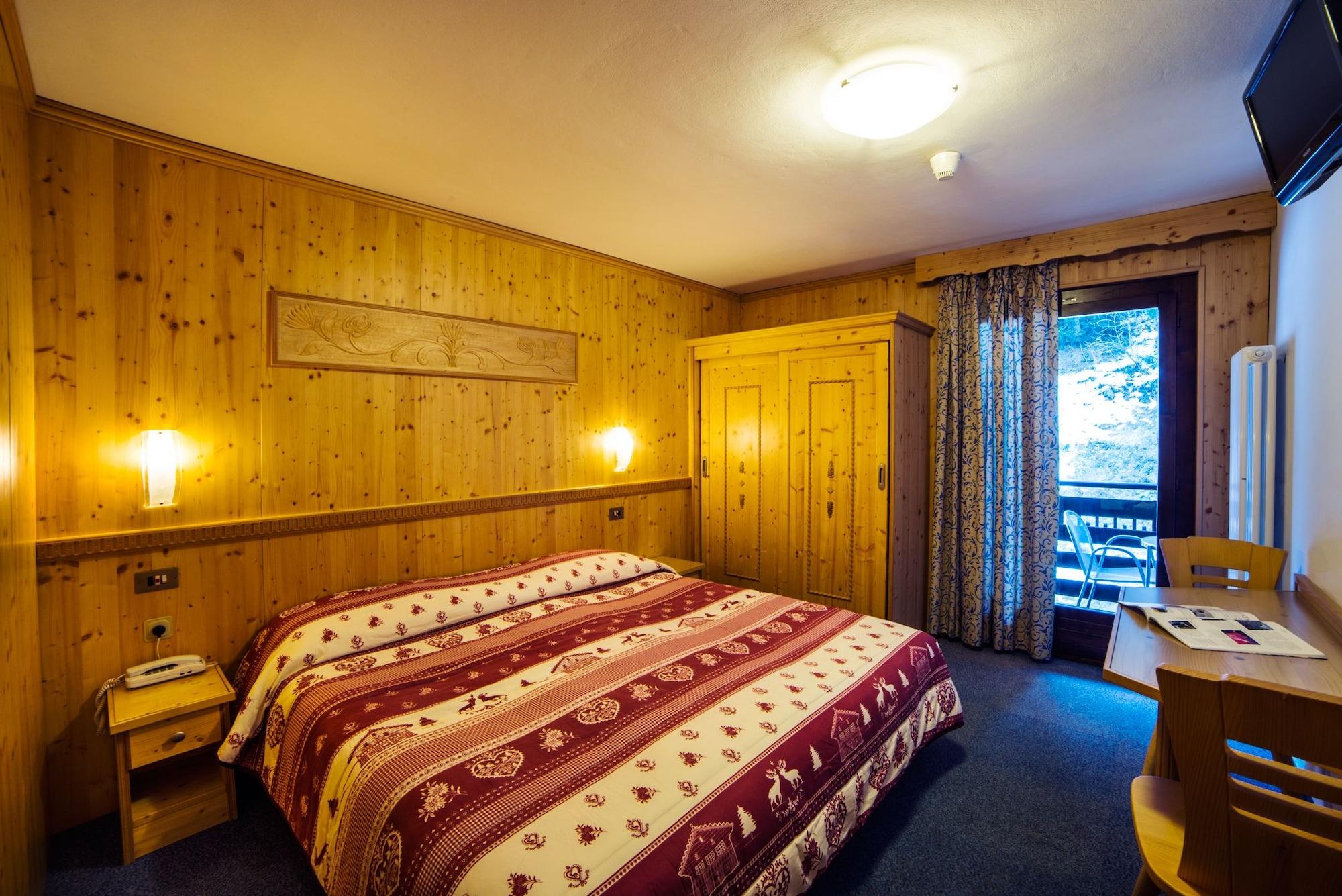 Hotel Cime D'Oro Мадонна-ди-Кампильо Экстерьер фото