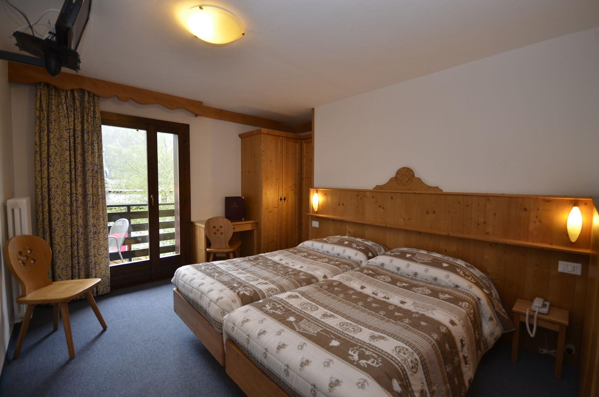 Hotel Cime D'Oro Мадонна-ди-Кампильо Экстерьер фото