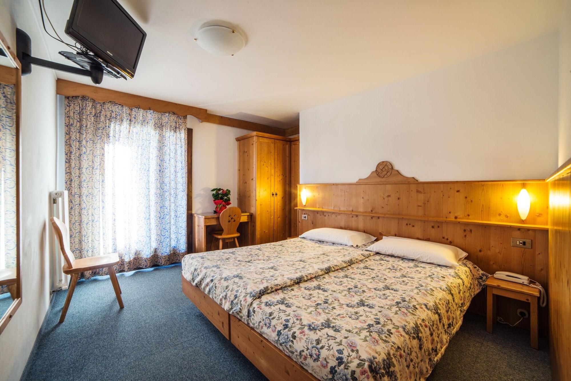 Hotel Cime D'Oro Мадонна-ди-Кампильо Экстерьер фото