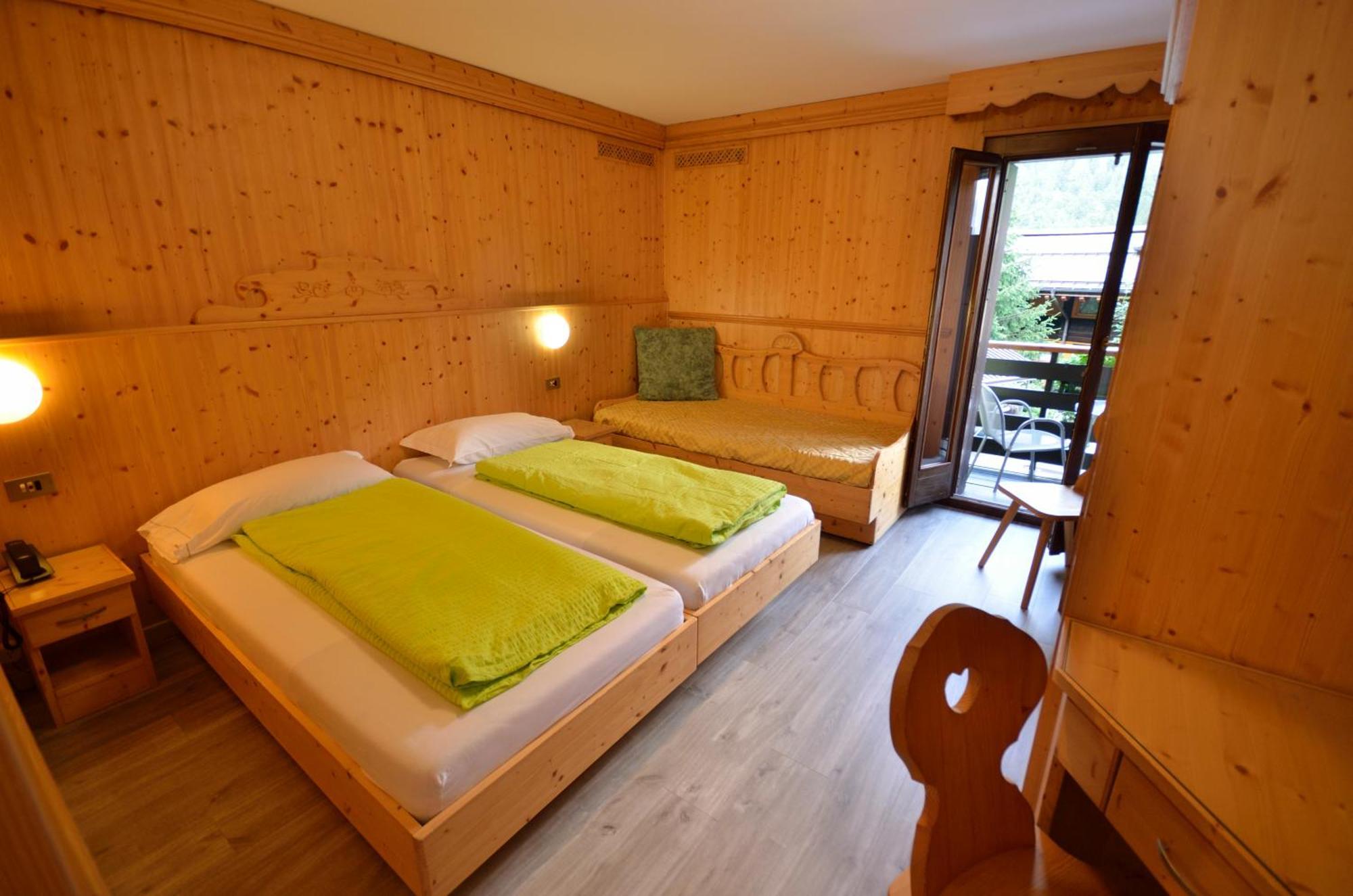 Hotel Cime D'Oro Мадонна-ди-Кампильо Экстерьер фото