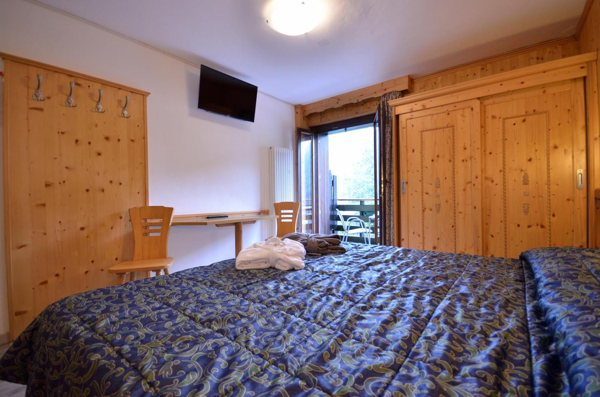 Hotel Cime D'Oro Мадонна-ди-Кампильо Экстерьер фото