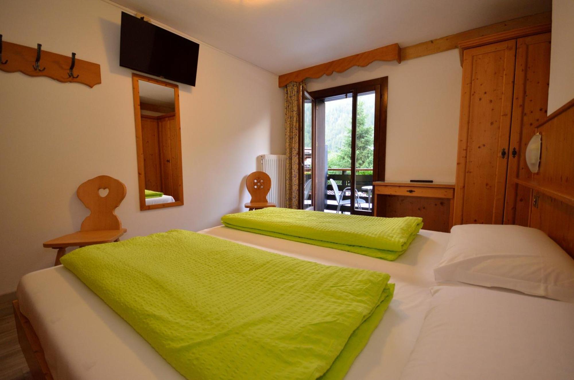 Hotel Cime D'Oro Мадонна-ди-Кампильо Экстерьер фото